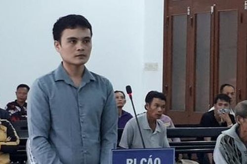 Chém ông nội nhiều nhát, cháu đích tôn lãnh án 8 năm tù