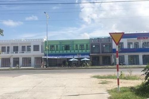 Chưa 'bứng' được 4 căn nhà xây dựng kiên cố trái phép vì chờ hướng dẫn của tỉnh !