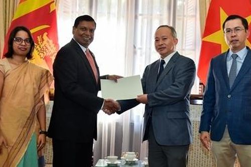 Đại sứ quán Sri Lanka tại Việt Nam ủng hộ nạn nhân lũ lụt miền Trung