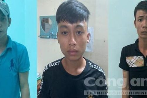 Nhóm bán nhang đèn dùng 'chiêu' để cưỡng đoạt tiền khách hành hương