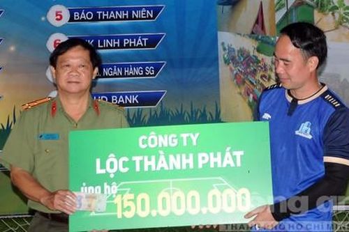 Tấm lòng thiện nguyện đối với đồng bào chịu thiệt hại do bão lũ