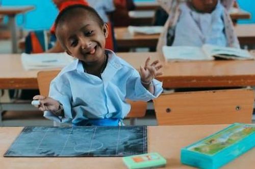 Phép màu đã không đến với cậu học trò tí hon nặng chưa đầy 4kg!