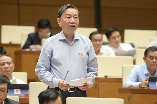 Bộ trưởng Tô Lâm: Xem xét xử lý hình sự người dùng giấy tờ giả