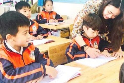 Mẹ phàn nàn cô giáo vô tâm, hội phụ huynh bùng nổ tranh cãi dữ dội về công việc của người nhà giáo