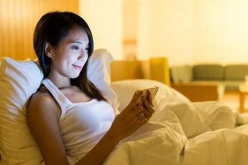 3 ngày liên tiếp thức cả đêm săn sale, cô gái 34 tuổi bỗng bị điếc, cảnh báo 5 hậu quả lớn nếu thường xuyên thức khuya