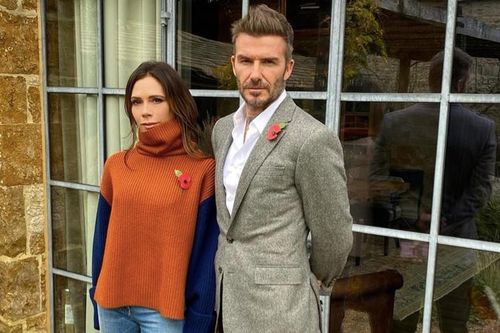 Victoria Beckham chê chồng đi giày giống nhân vật hoạt hình