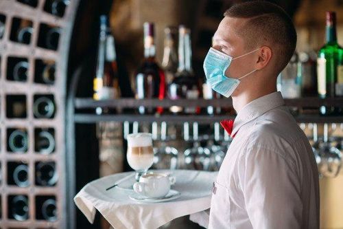 Nhà hàng ở Hà Nội gây tranh cãi vì tuyển nhân viên là 'người châu Âu'
