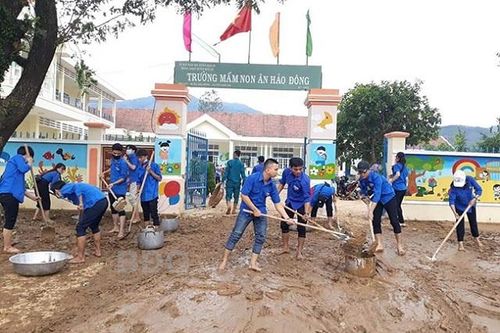 Bình Định cho học sinh nghỉ học từ sáng nay để phòng tránh bão số 12