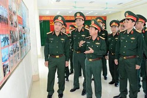 Trung tướng Vũ Hải Sản kiểm tra và làm việc tại Quân khu 2
