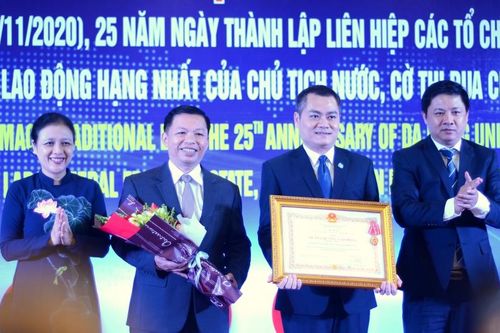 Liên hiệp các tổ chức hữu nghị Đà Nẵng đón nhận Huân chương Lao động hạng Nhất và Cờ thi đua của Chính phủ