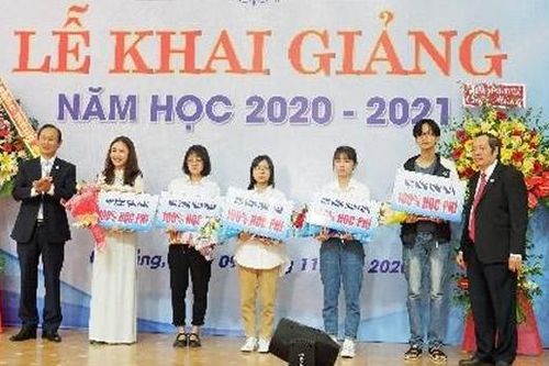 Đại học Ngoại ngữ Đà Nẵng đón chào hơn 2.000 tân sinh viên