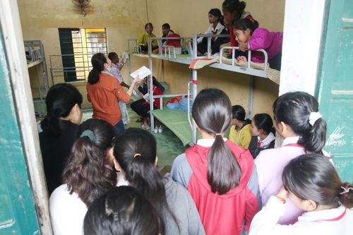 Tiếp sức học sinh vùng lũ Quảng Nam