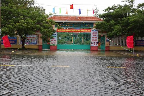 Bình Định cho học sinh nghỉ tránh bão số 12 từ sáng 10/11