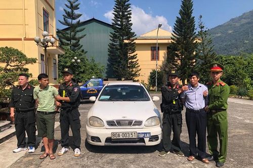 Bắt giữ 2 đối tượng đi ôtô biển 80A chở 30 bánh heroin