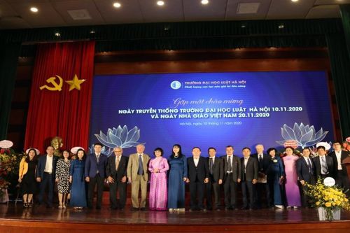 Tiếp tục xây dựng và phát triển Đại học Luật Hà Nội ngày càng vững mạnh