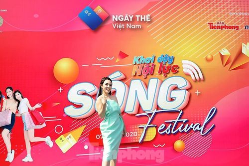 Bảo Trâm gợi cảm tại sự kiện đánh dấu một năm sự cố hỏa hoạn ở Cung Hữu Nghị
