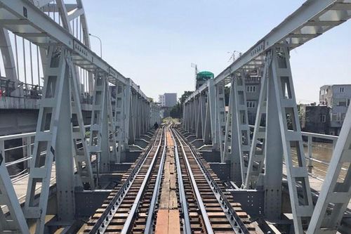 Tàu thủy đâm cầu biến dạng: Trạm điều tiết vắng bóng người, thiếu tàu làm nhiệm vụ