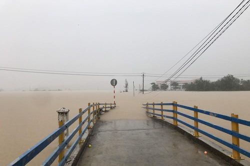 Nhiều nơi ở Khánh Hòa ngập lụt sau bão số 12