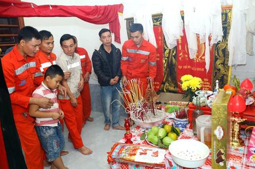 Chia sẻ sâu sắc với gia đình công nhân bị tai nạn ở Nhà máy Xi măng Đô Lương