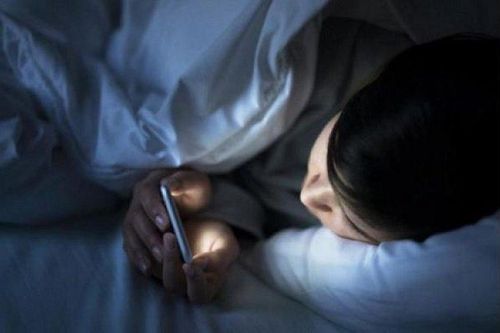 Thức trắng 3 đêm để canh sale, người phụ nữ bị điếc đột ngột