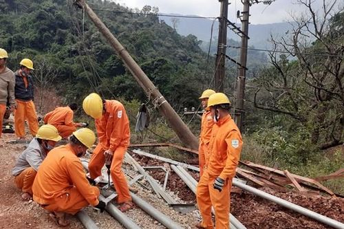 Khôi phục cấp điện khu vực Cửa khẩu quốc tế Cha Lo sau lũ