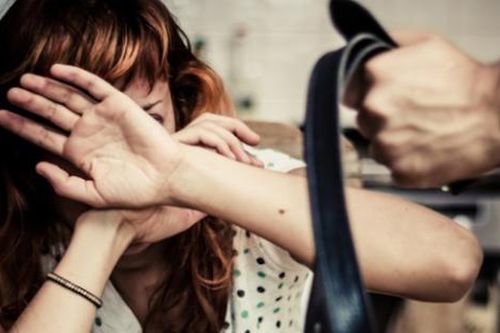 Nghe theo lời thầy bói, ông bố đánh chết con gái 10 tuổi để tìm kho báu