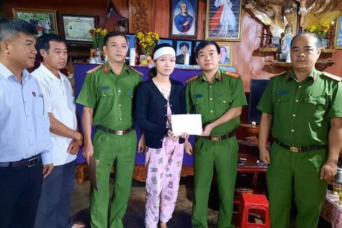 'Góa phụ Rào Trăng 3' đã nhận lại số tiền 100 triệu đồng bị đối tượng lạ mặt lừa qua điện thoại