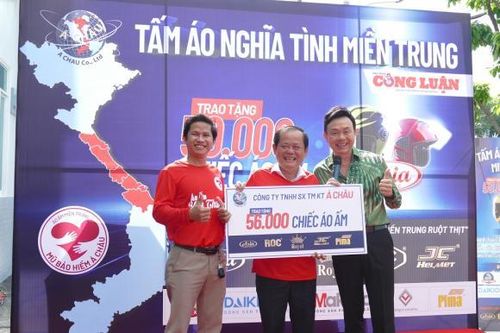 56.000 chiếc áo nghĩa tình đến với miền Trung