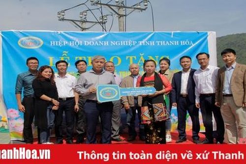 Trao tặng công trình Trường Mầm non bản Nà Ón