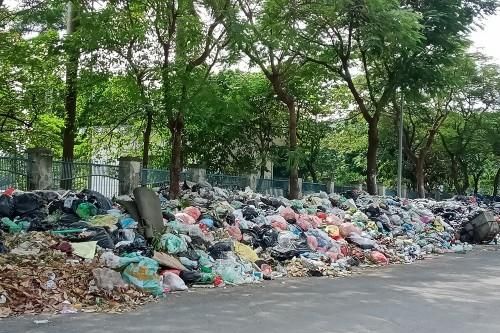 Xử lí rác thải tại Hà Nội: Vấn đề nan giải cần tháo gỡ từ việc quy hoạch, phân loại rác