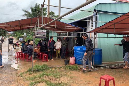 An Khê: Tông vào xe tải đỗ bên đường, 2 thanh niên tử vong