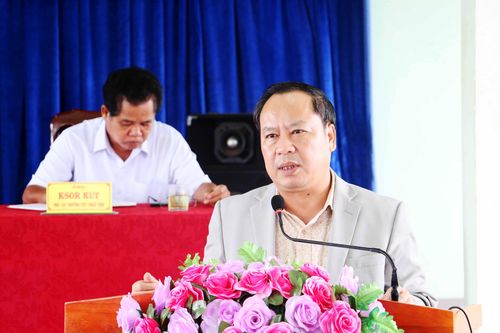 Chủ tịch HĐND tỉnh Gia Lai Châu Ngọc Tuấn tiếp xúc cử tri huyện Chư Prông