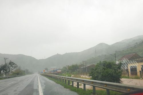 Đường sắt bị phong tỏa do ngập nước