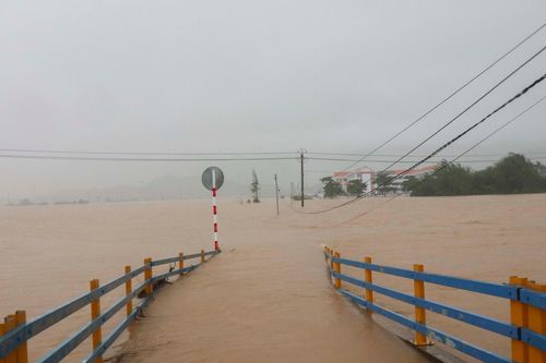 Vạn Ninh chìm trong biển nước