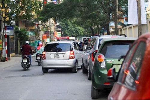 Kinh nghiệm tấp xe vào lề phải an toàn