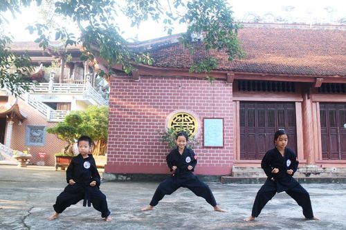 Thiếu nhi về chùa Hòa Phúc học ngoại ngữ, rèn sức khỏe