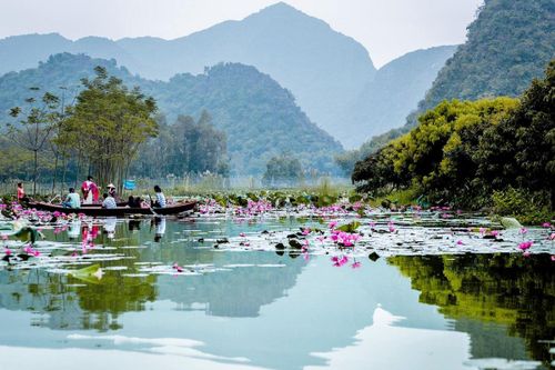 Triển lãm ''Du lịch qua các miền di sản văn hóa Việt Nam năm 2020''