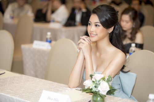 Top 5 Hoa hậu Việt Nam 2016 Đào Thị Hà xuất hiện xinh đẹp tại sự kiện thời trang