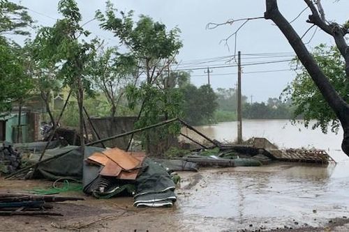 Bão số 12: Nhiều vùng ở Nam Trung Bộ vẫn chìm trong biển nước