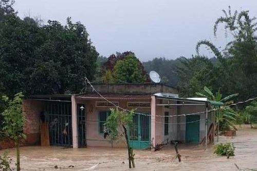 Đắk Lắk: Ảnh hưởng bão số 12, hàng nghìn hộ dân bị cô lập bởi mưa lũ