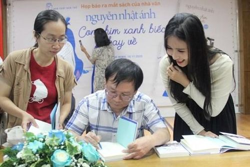 Điều gì khiến sách mới của Nguyễn Nhật Ánh được in 150 ngàn bản?