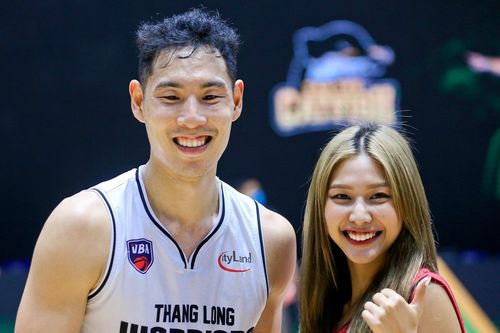Justin Young và dàn sao Thang Long Warriors được fan nữ tiếp lửa