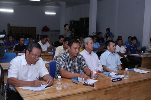 Hạn chế cầu thủ V.League dự giải phong trào TP.HCM