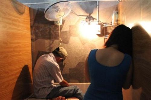 Chủ quán giải khát tổ chức mua bán dâm