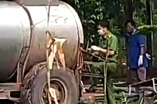 Vợ chồng tử vong trong bồn kim loại