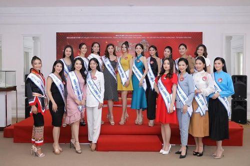 18 thí sinh đọ sắc, tranh tài trong đêm chung kết cuộc thi Người đẹp Hạ Long 2020