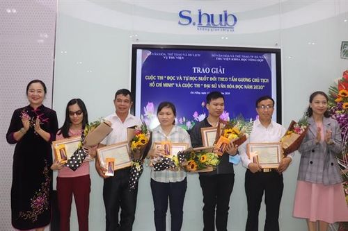 Trao giải cuộc thi Đọc và tự học suốt đời theo tấm gương Chủ tịch Hồ Chí Minh