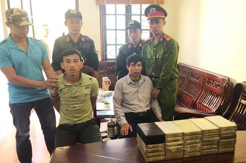 Nhận 70 triệu đồng để dùng xe tập lái chở 30 bánh heroin