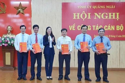 Công bố các quyết định điều động, phân công cán bộ