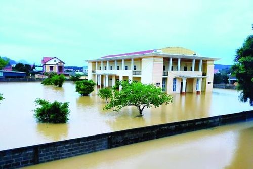 Xúc động lời thầy giáo nhắn học trò sau lũ